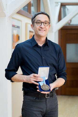 Omar Poler with the Association for Tribal Libraries, Archives, and Museum’s 2019 Leadership Award