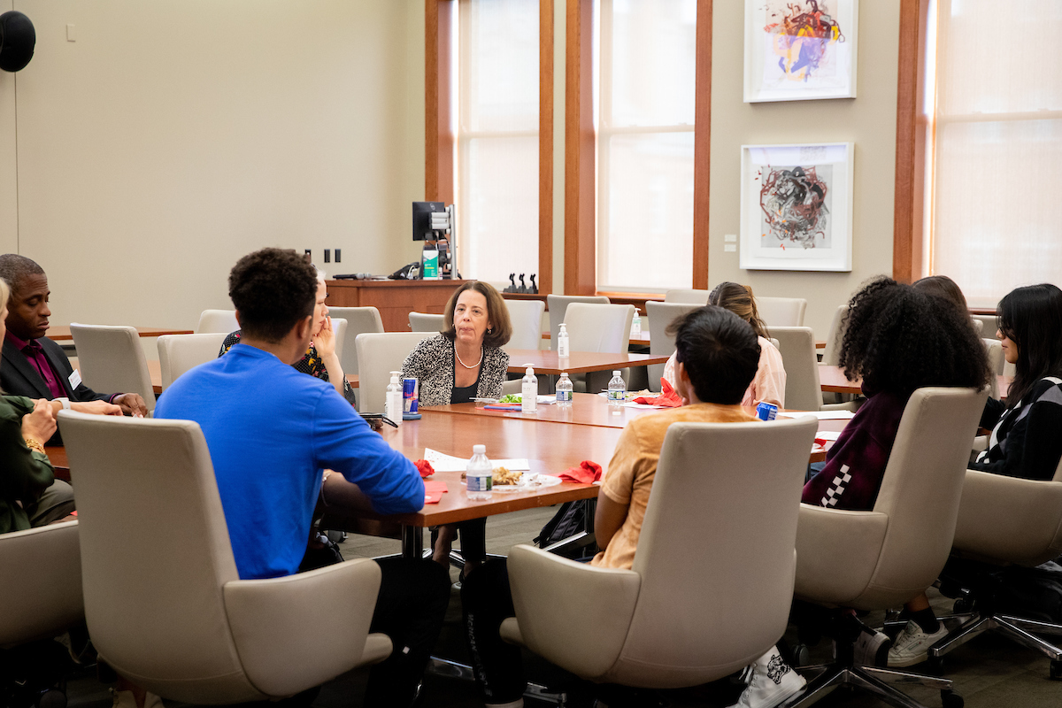 Dean's Excellence Scholars eat lunch with Diana Hess