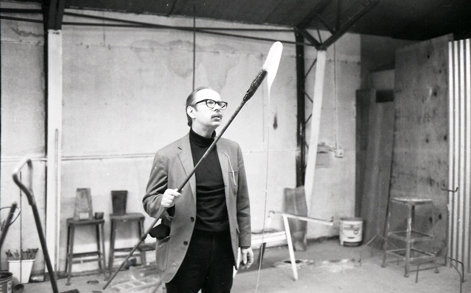 Harvey Littleton in the UW glassblowing lab