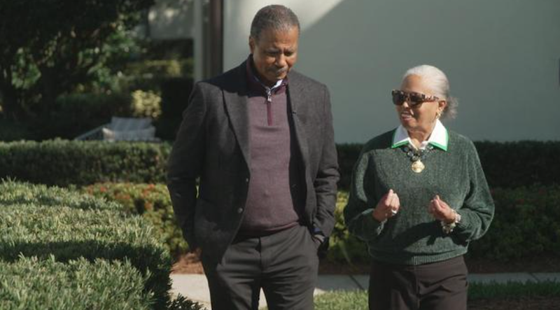 Reporter Bill Whitaker and Gloria Ladson-Billings.