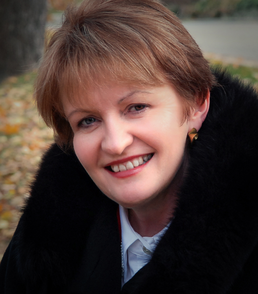 Paula Panczenko Headshot