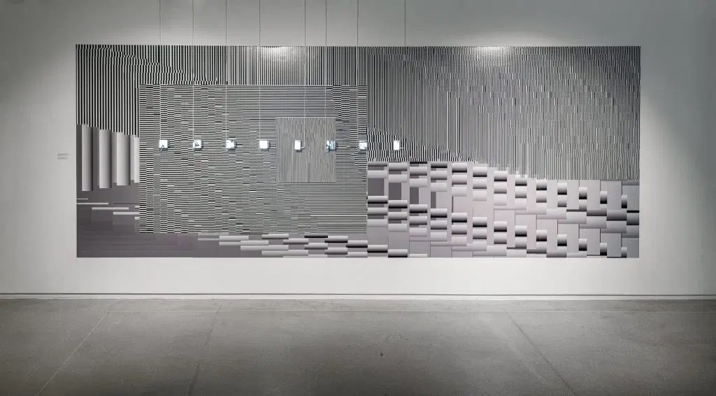 끝없는 덮어쓰기 Infinite Overwriting, digital print on adhesive sheet, 533×200cm, 2024
