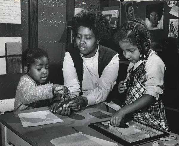 Haddix’s grandmother, Bessie Gray, teaches prereading skills to Robin Atwood and Tammy Link