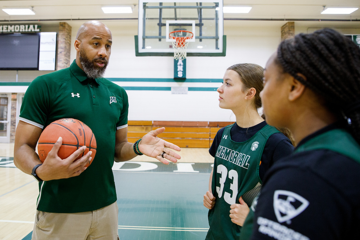Marques Flowers coaching students