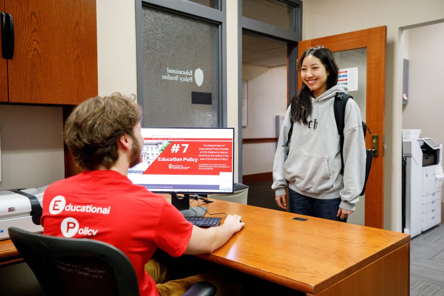 student talking to a student worker at a desk