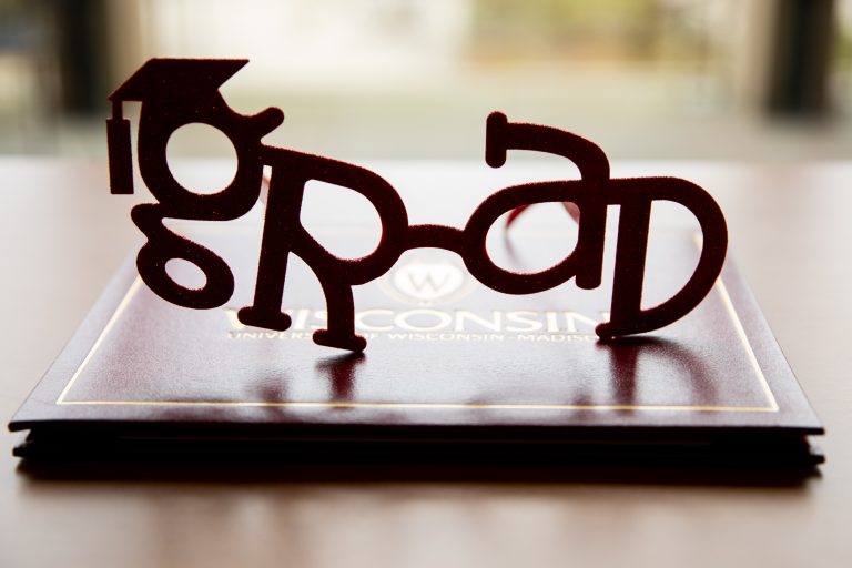 The word grad on top of a diploma